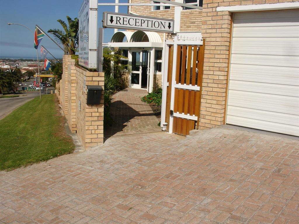 On The Bay Guesthouse Kruisfontein Exteriör bild
